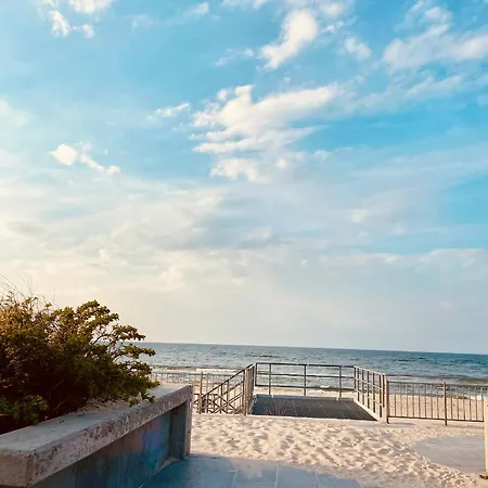 アパート Marina サルビノボ